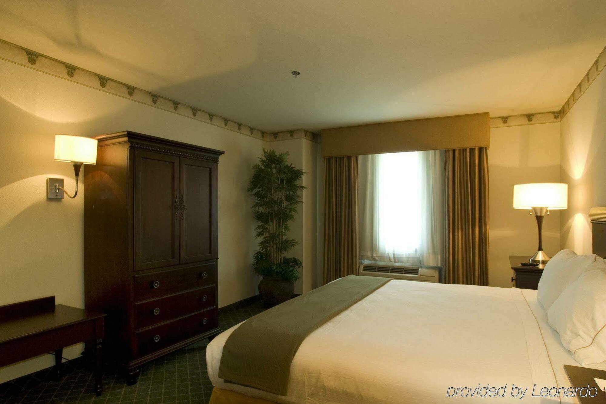 Holiday Inn Express & Suites - Pharr By Ihg Екстериор снимка